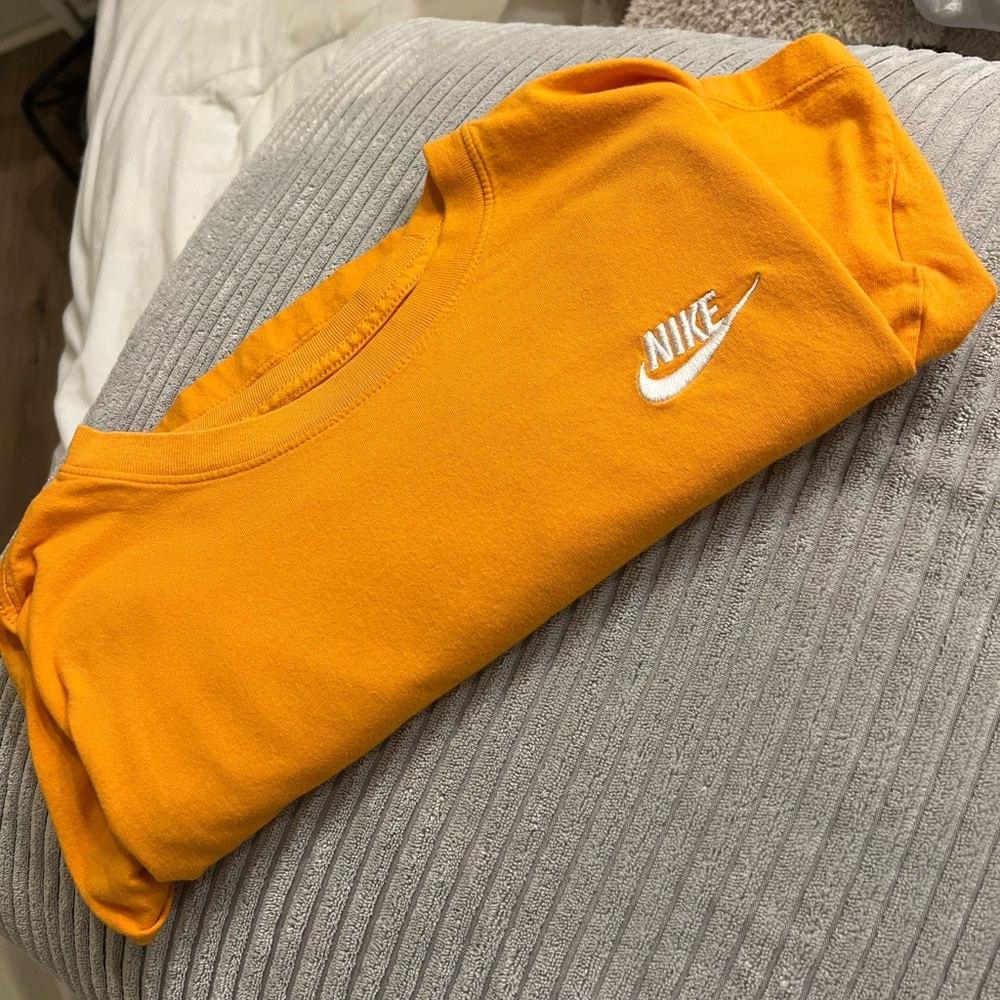 Men’s Nike shirt